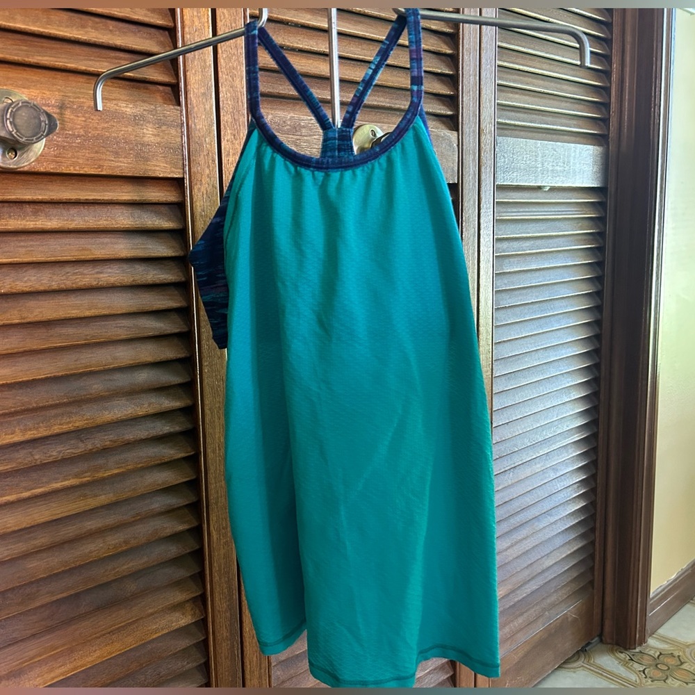 Ivivva size 10 double Dutch tank with the ability to add cups